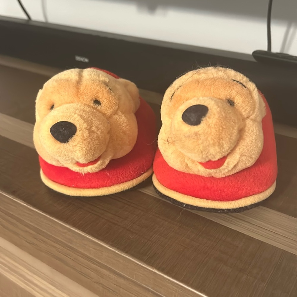 Women’s Pooh Bear slippers 7/8